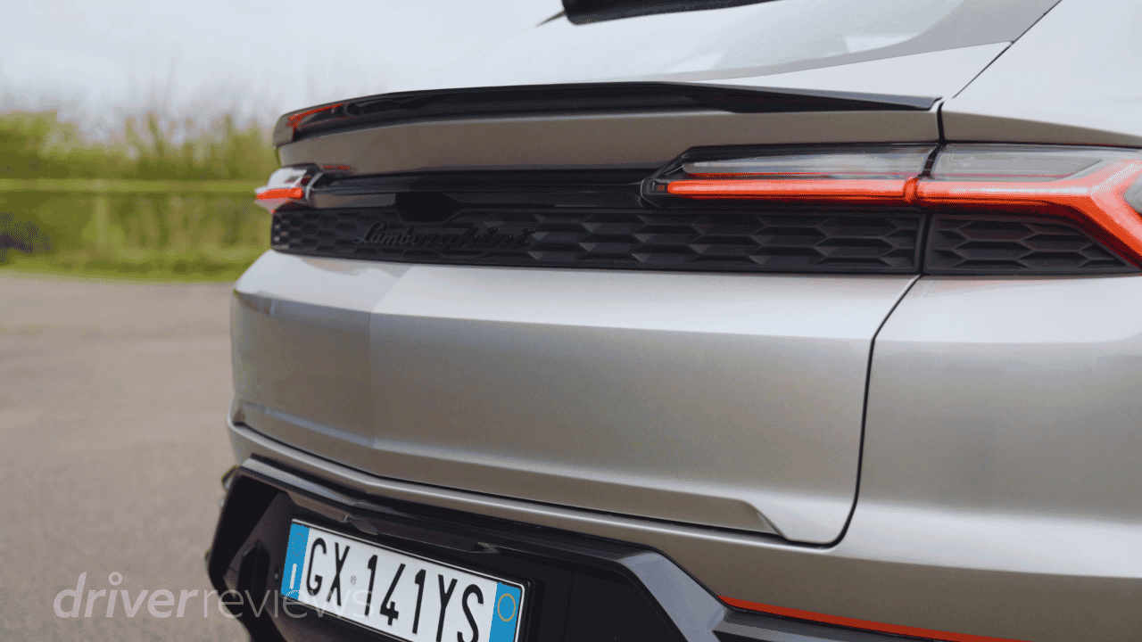 Lamborghini Urus SE rear close-up showing updated tail lights and Lamborghini script badging