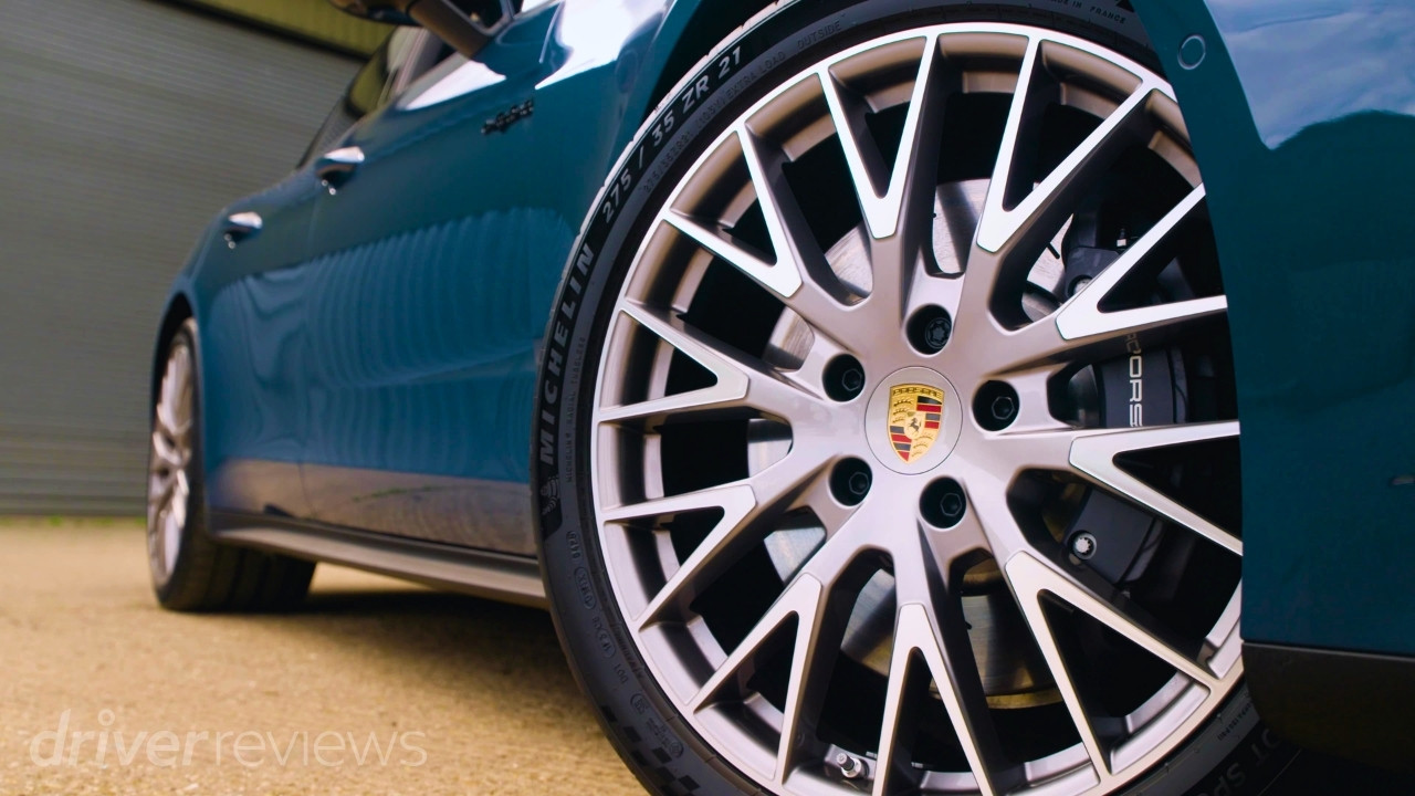 Porsche Panamera 4 E-Hybrid 21-inch alloy wheel with Michelin Pilot Sport S 5 tyre