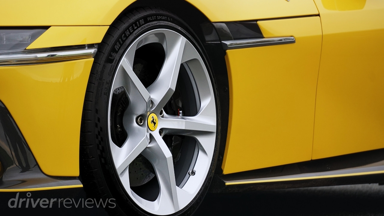 Ferrari 12Cilindri 21-inch wheel fitted with Michelin Pilot Sport S 5 tyre