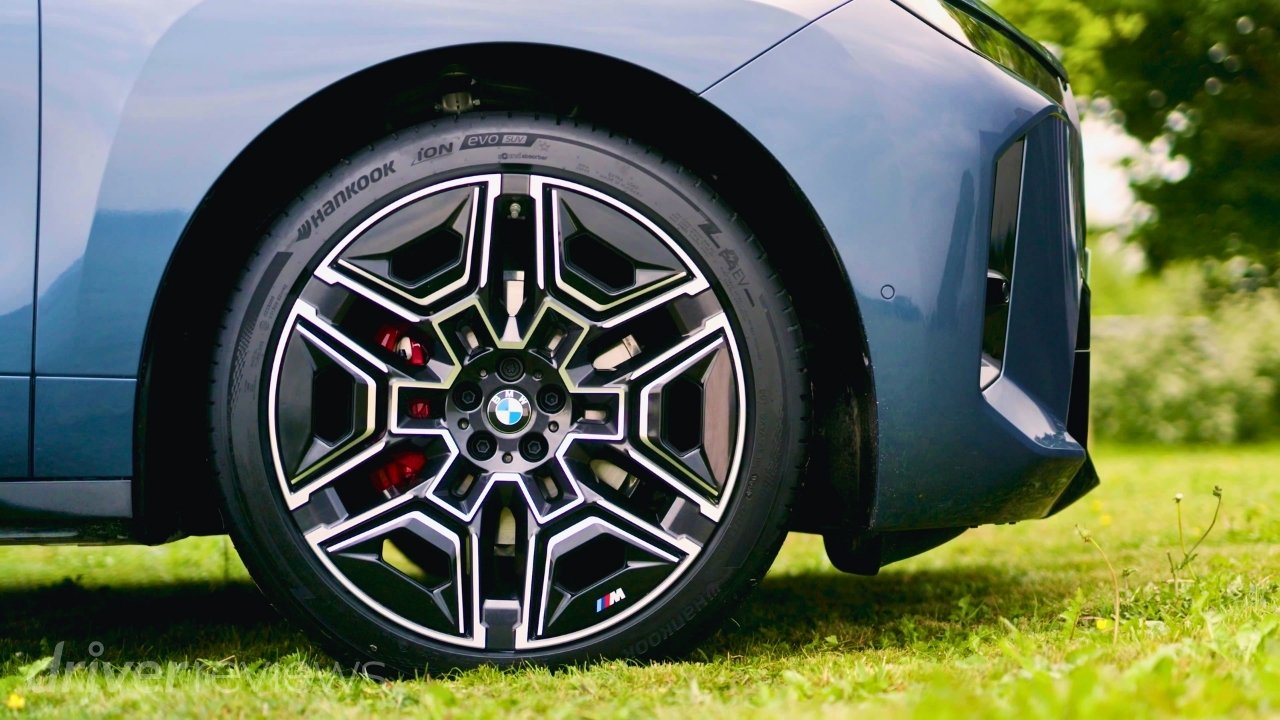 BMW iX xDrive60 M Sport 22-inch alloy wheel fitted with a Hankook iON evo SUV tyre