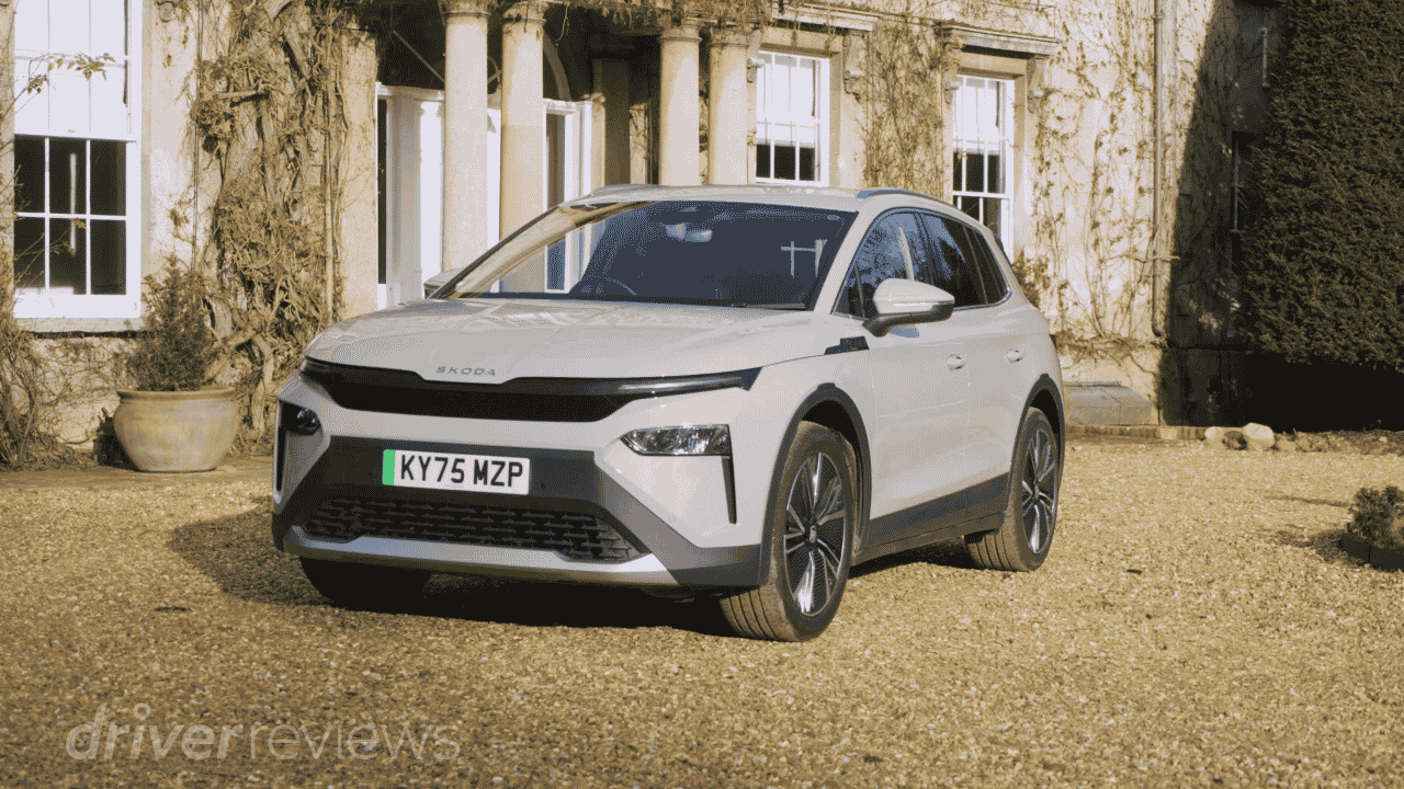 Skoda Elroq Edition front three-quarter view in Timiano Green at DriverReviews test location
