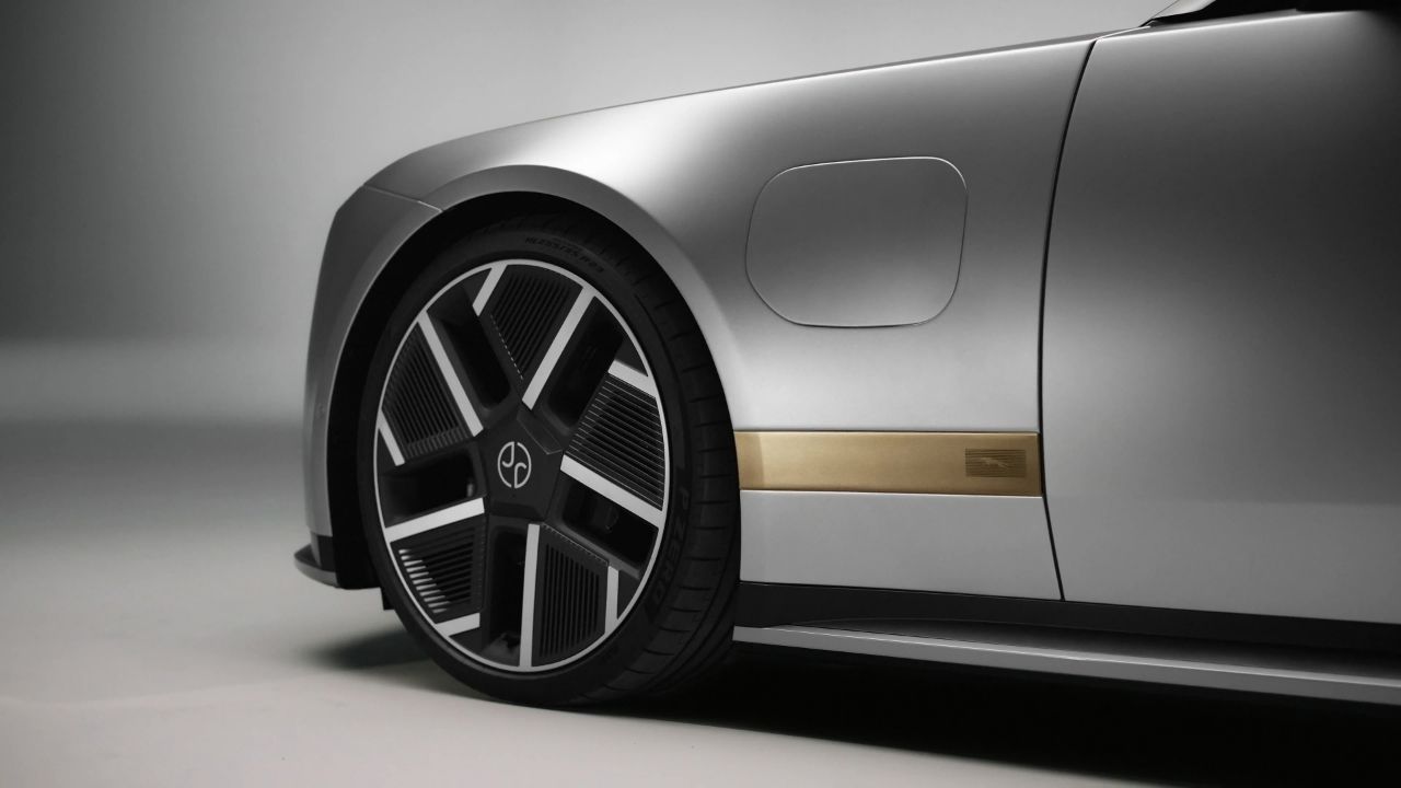 Jaguar Type 01 23-inch alloy wheel